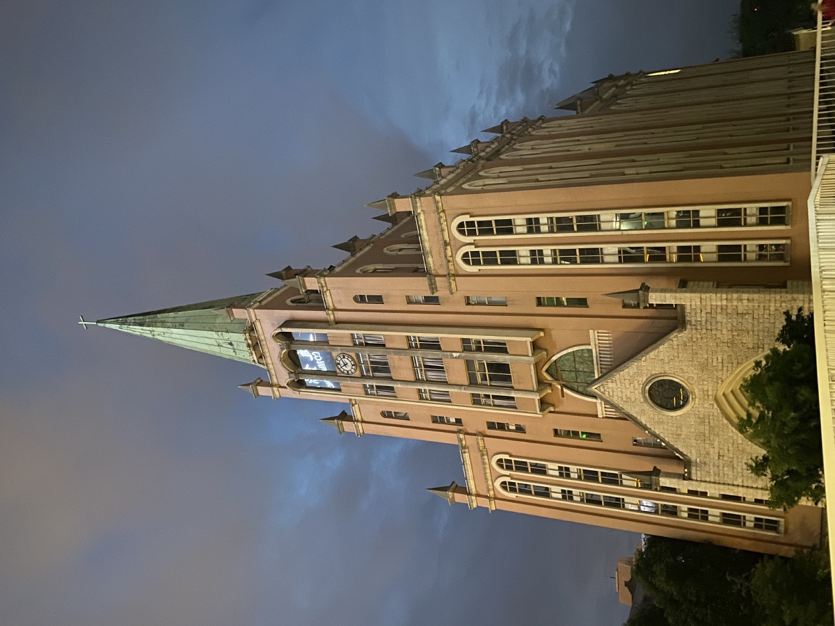 2021512傍晚的三一教堂还蹭听了圣经的讲解