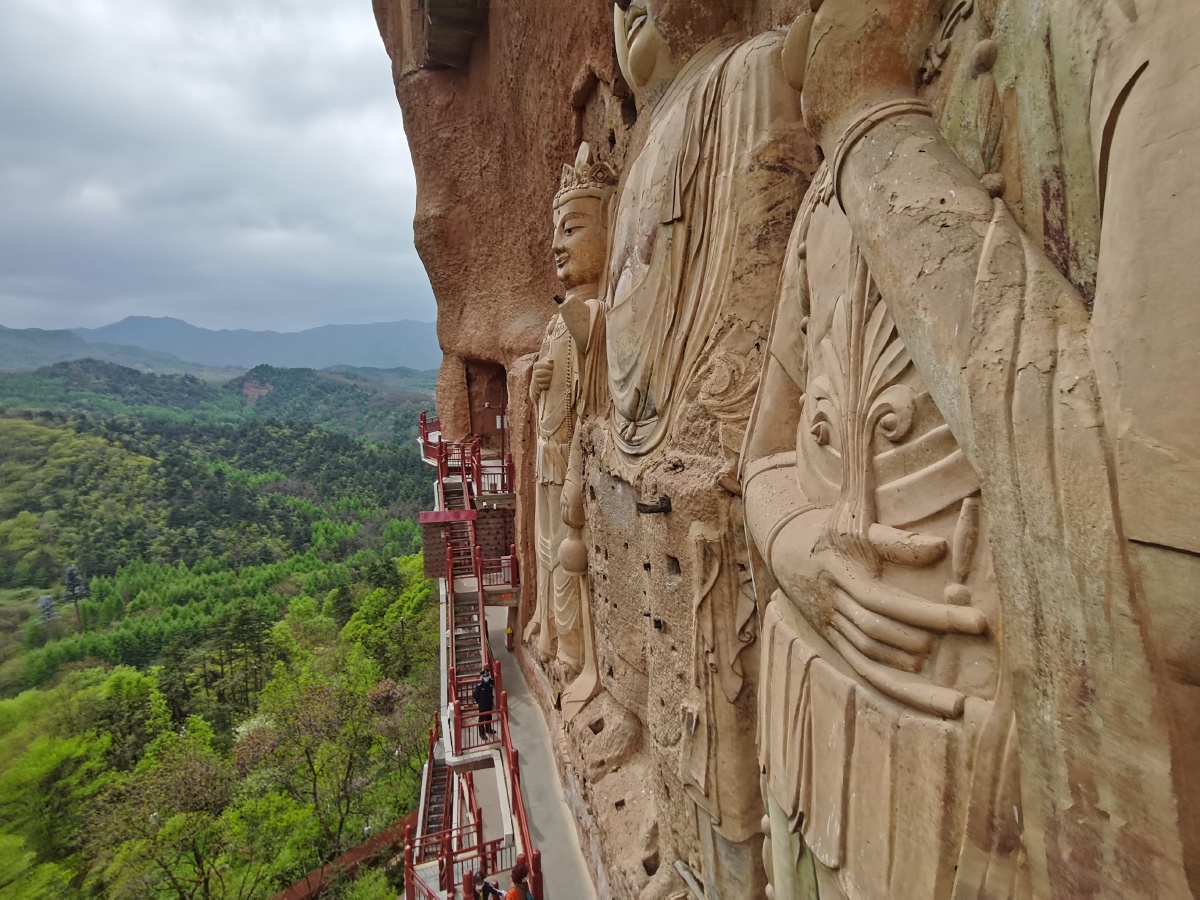 甘肃省天水市麦积山石窟风景区五一前夕好风景
