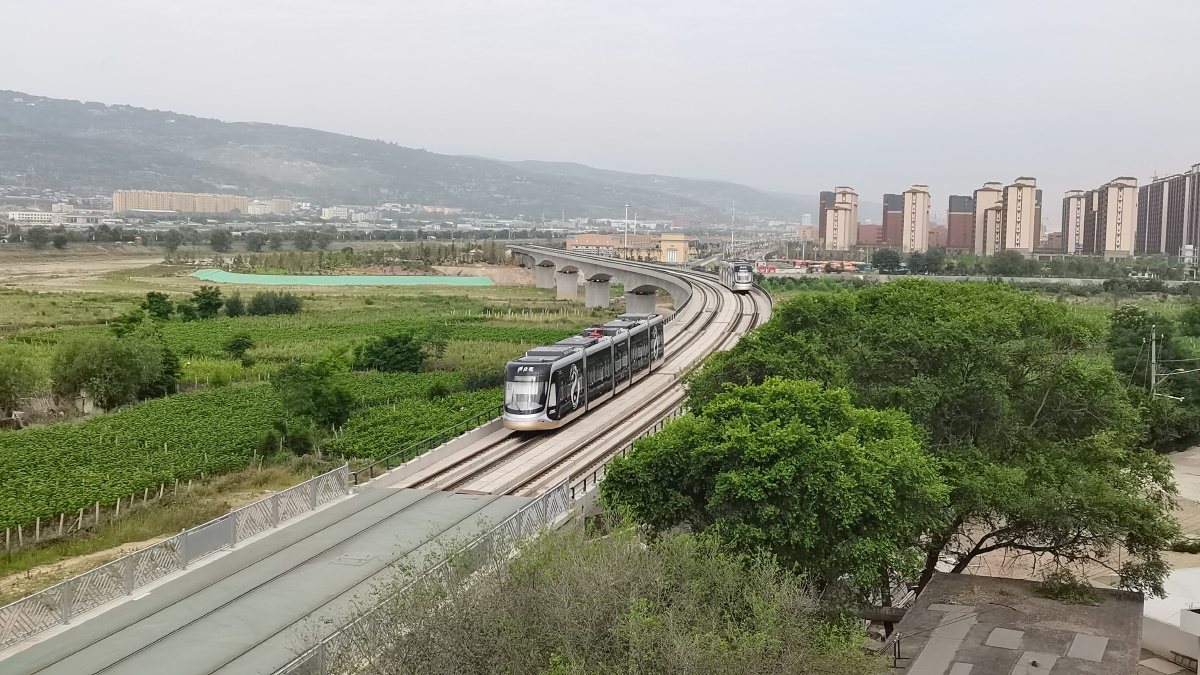 天水市有轨电车成为城市的靓丽风景