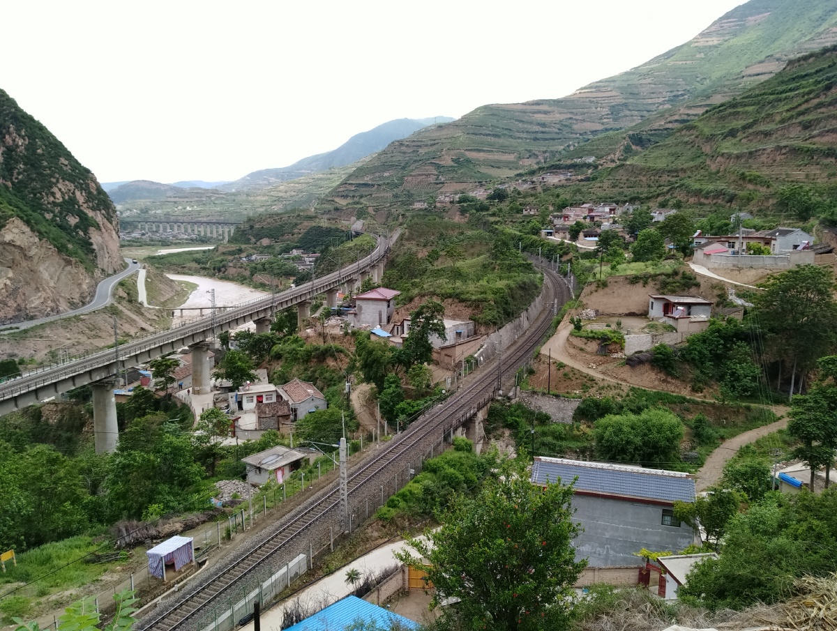 甘肃天水麦积区三岔镇新岔村里好风光
