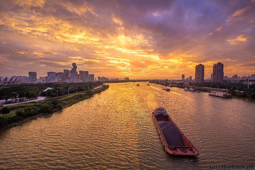 台风“海马”降临前夕万万没想到还会有劲爆既火烧云，由于时间仓促，只能随便找了个机位啪啪啪！
