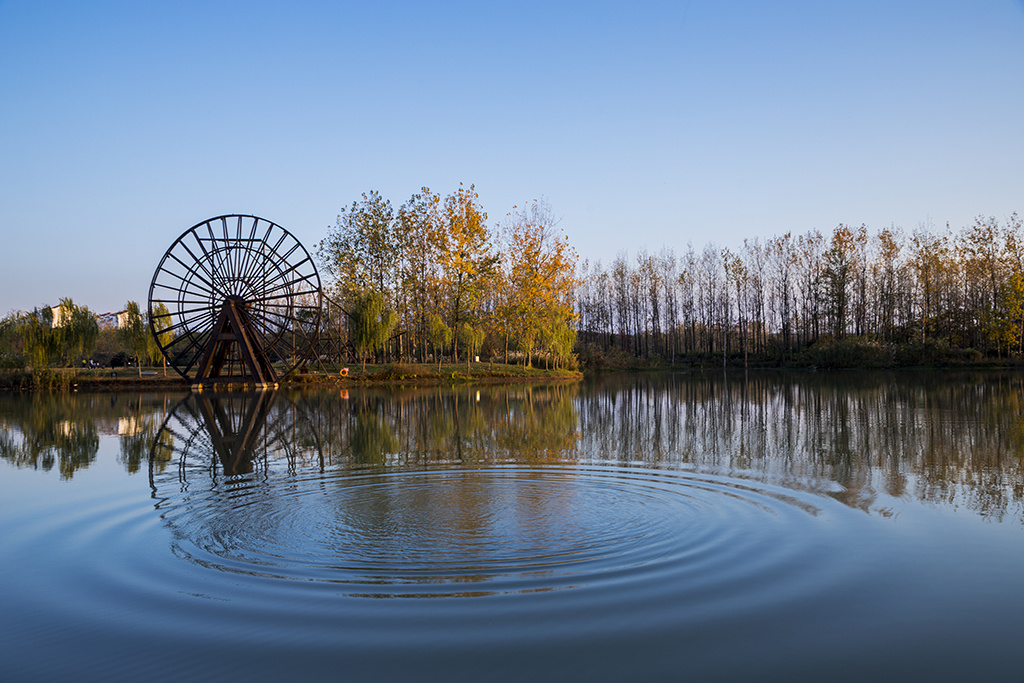 池州杏花村秋色怡人,色彩斑斓,若无闲事挂心头,何不来一场心境的跋涉