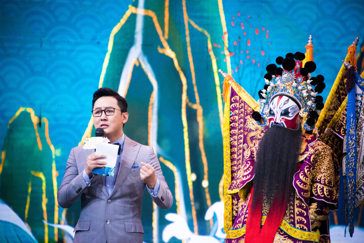 河北电视台著名主持人程成泪洒决赛现场