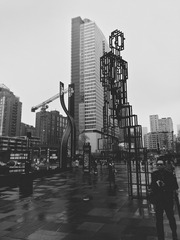 636063