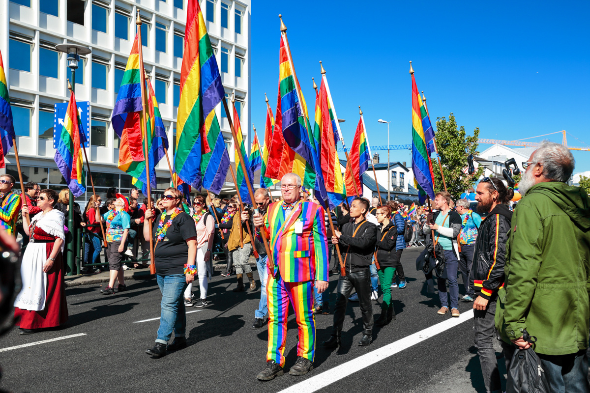 2017年8月,冰岛,一年一度的同志大游行,彩虹旗遍布整座城市.