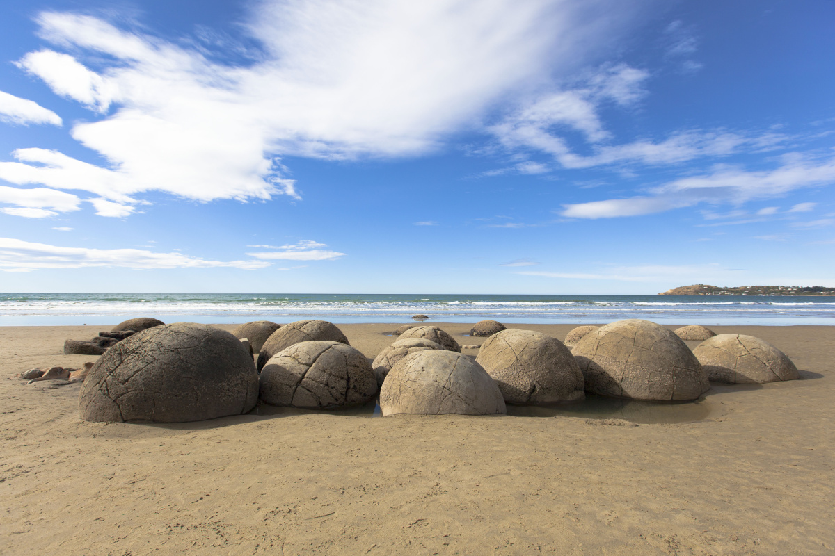 新西兰的奥马鲁,海边怎么会有这些天然的大石头呢