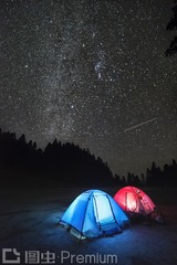古丈县高望界星空下露营，星空灿烂。