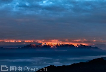 日出牛背山