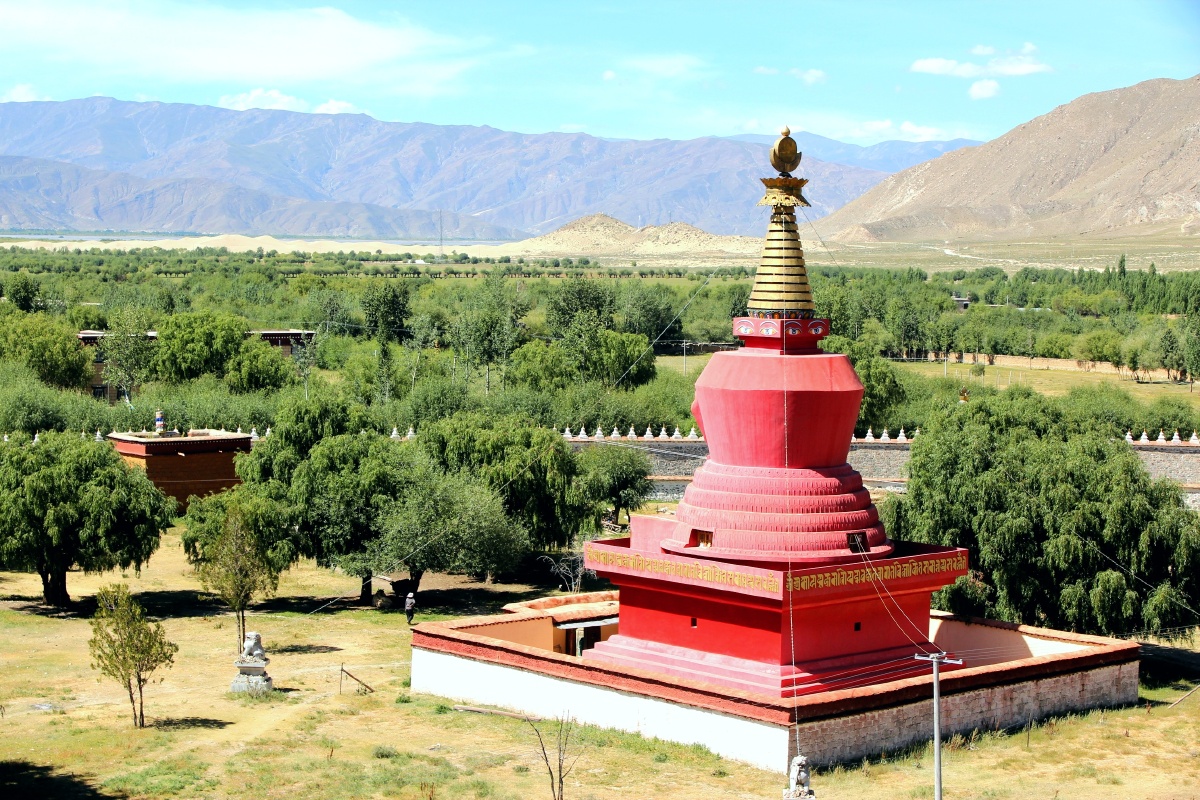 桑耶寺四色佛塔山南