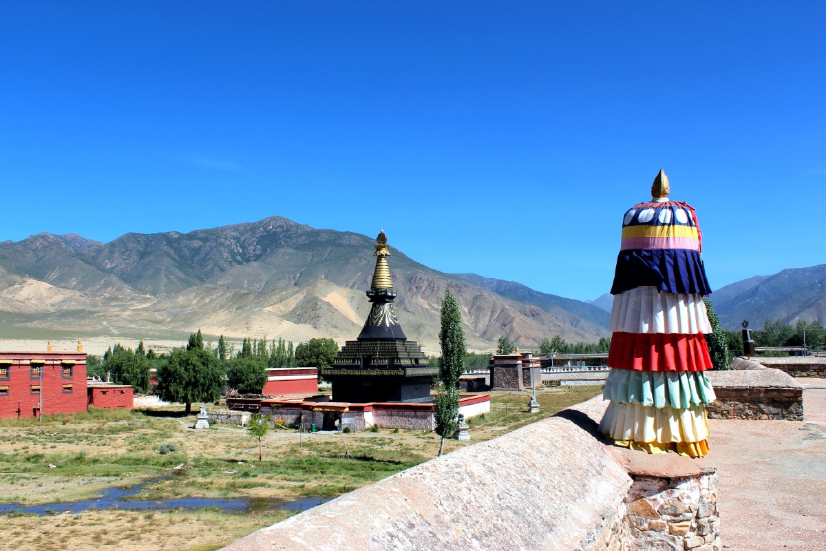 桑耶寺四色佛塔山南