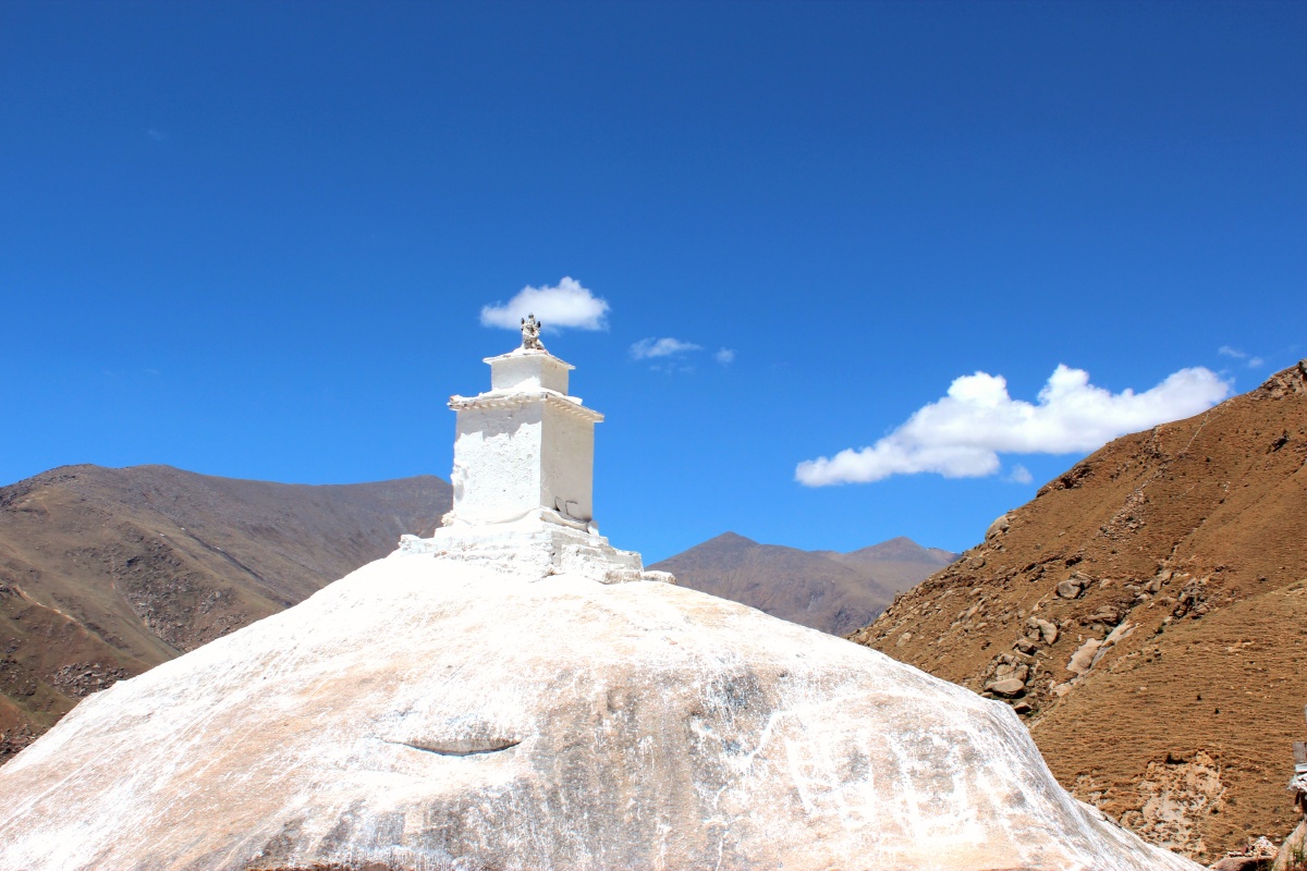 帕崩岗寺洁白佛塔拉萨