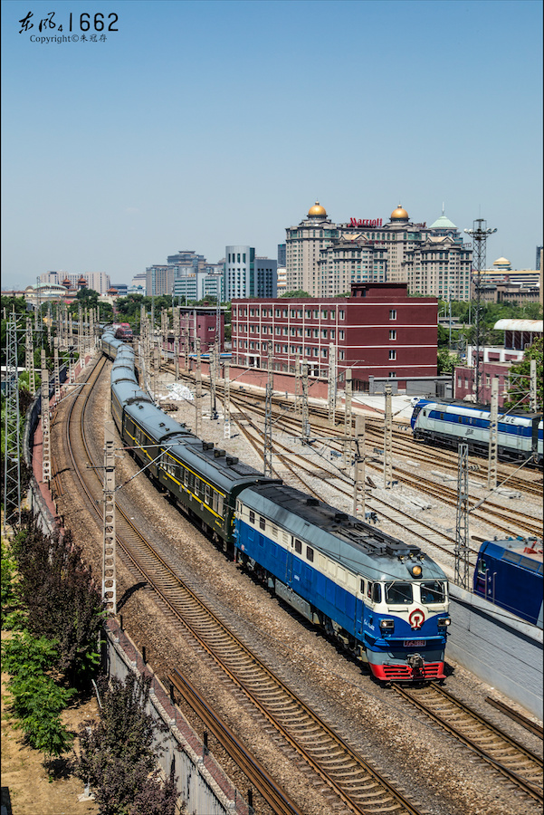 df4bgd 1662牵引0t17次驶出北京站~df4-1662关注