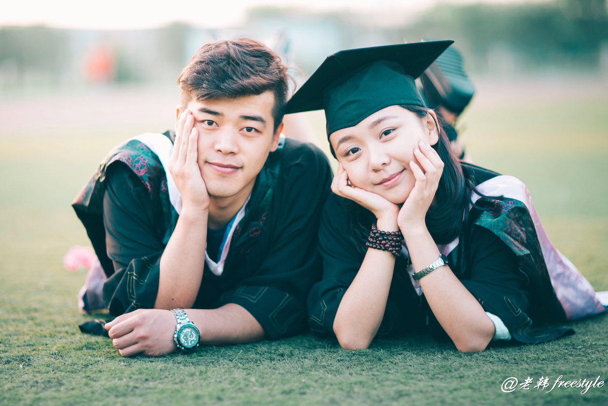 情侣毕业照