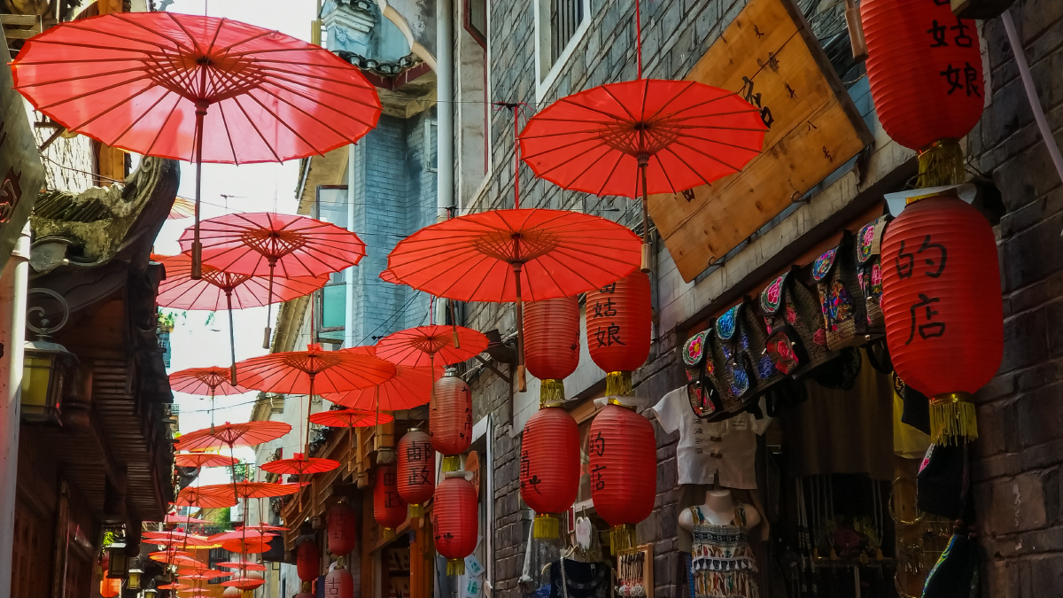 小巷里的油纸伞