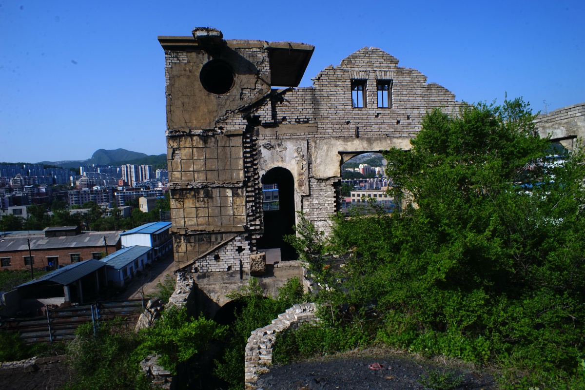 本溪的遗址老本溪人都记得当年溪湖太子河北岸倒"铁粑粑"的壮观景象吧