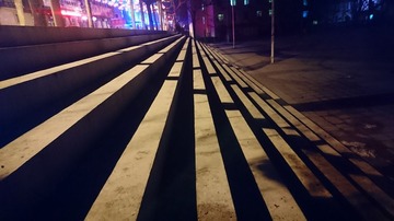 393084