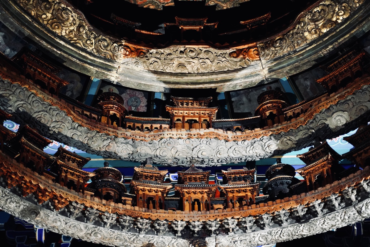 隆福寺藻井国宝级的艺术之作正中的绘制于唐代的星宿图更是点睛之笔