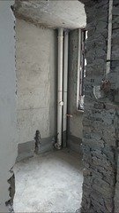 702819