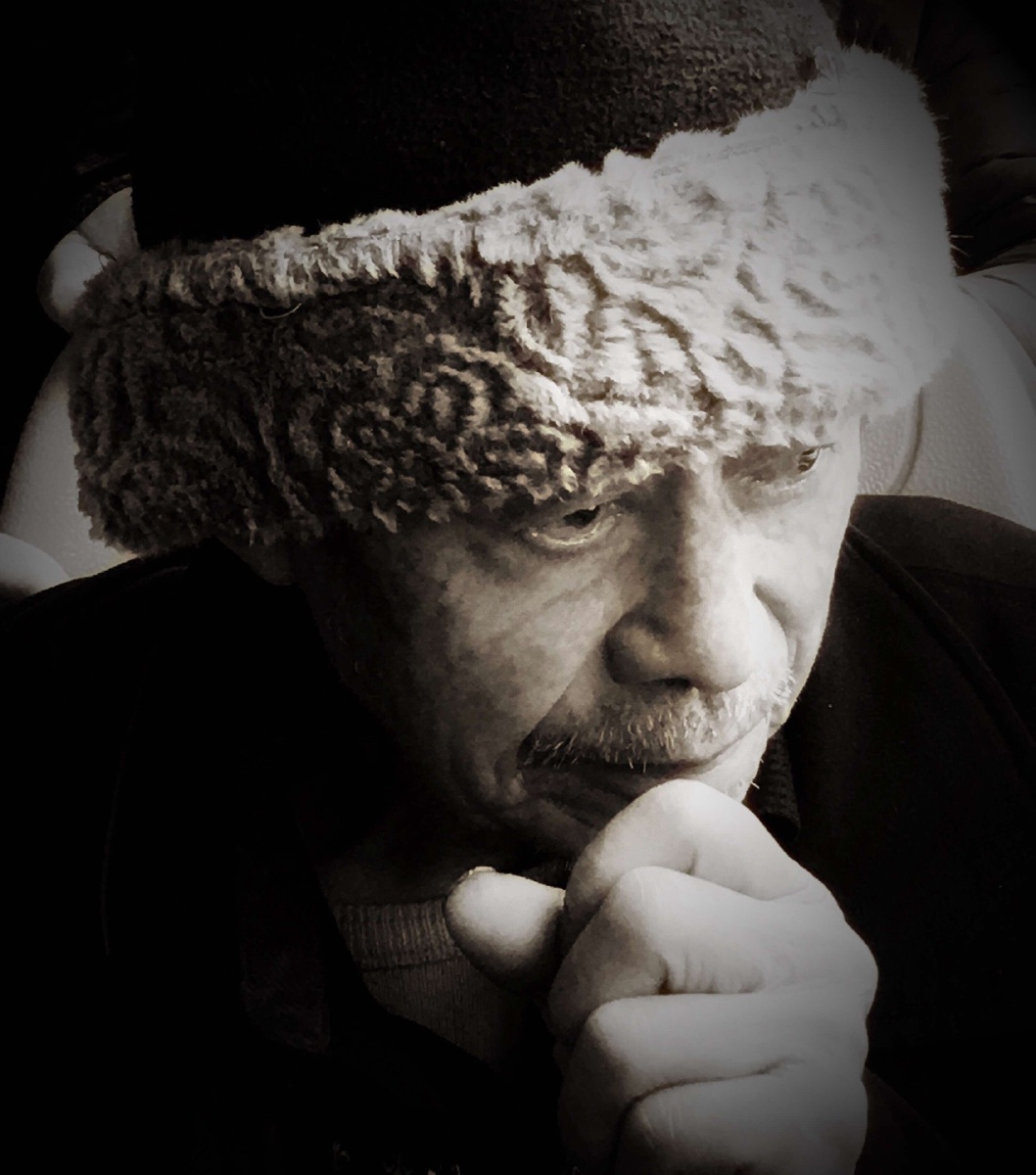 岁月的沟壑在脸 ,世间的沧桑在眼.