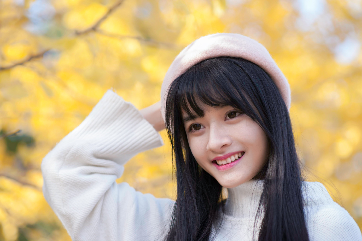 长腿校园女生有点像杨幂不