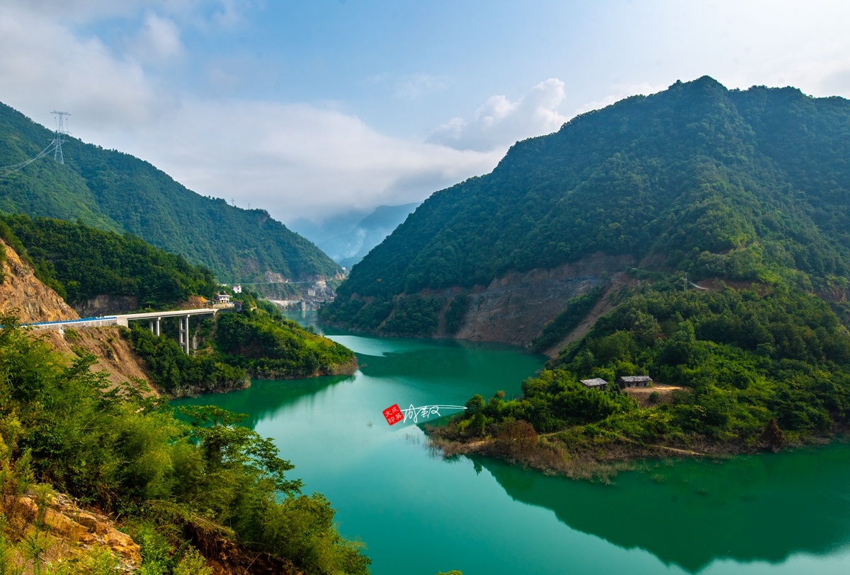 陕南大巴山秘境绿水青山生态好