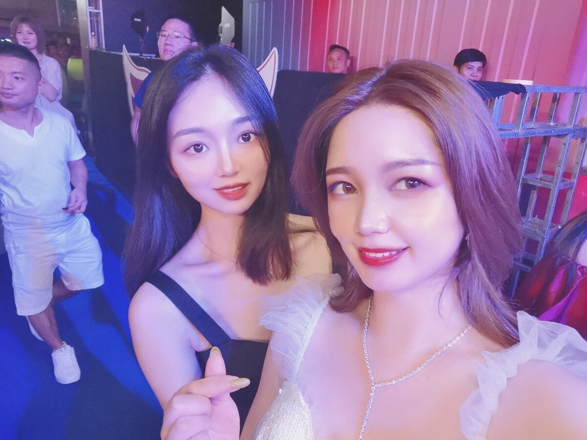 小胸平胸a和b哪个适合