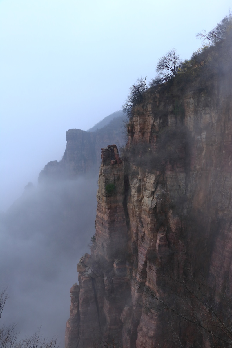 太行山白云寺绝壁大梯徒手攀登