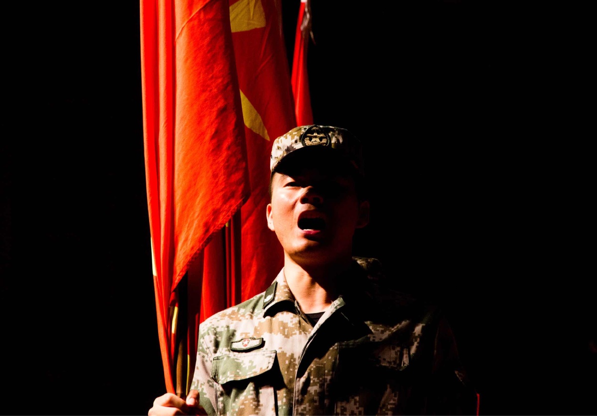 手里捧着窝窝头 菜里没有一滴油 - 人像, 抓拍,