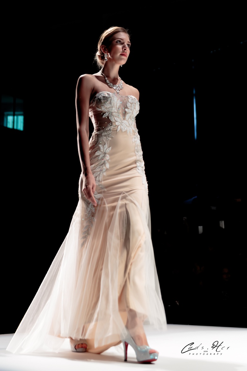 世界潮我看中国潮州国际婚纱礼服t台秀