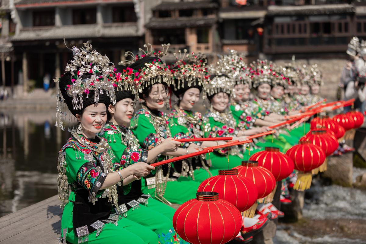 女性人节日苗族苗族女人苗族服饰#湘西魅力湘西民族服装还没有人打赏