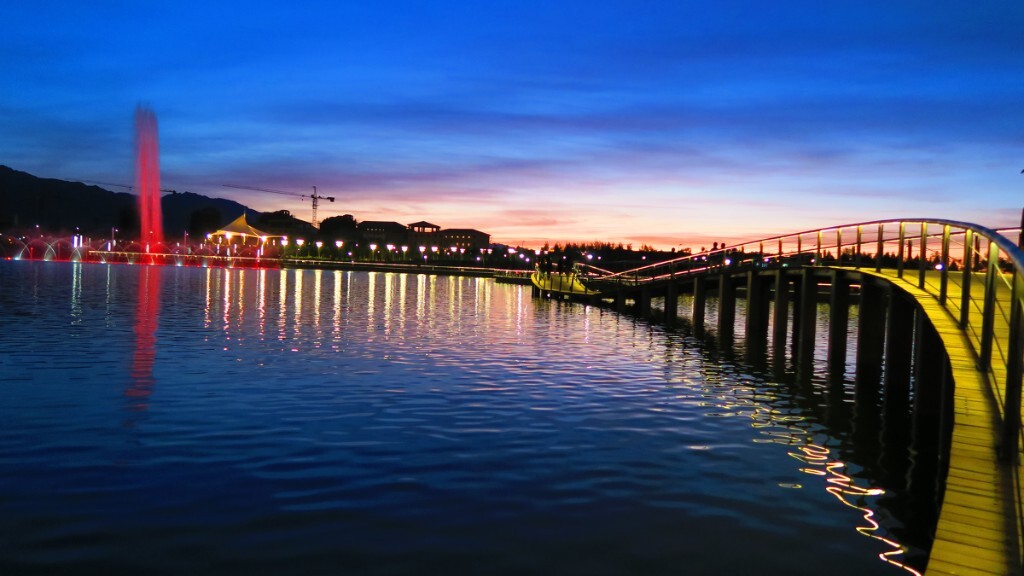 金昌龙首湖夜景