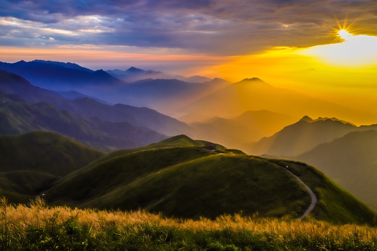 日出金色武功山