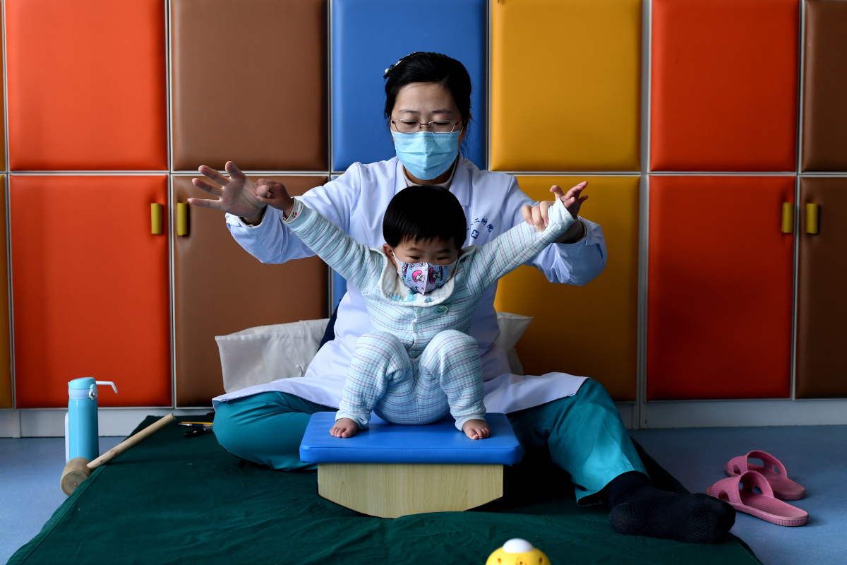 脑瘫康复训练中心里的患儿 - 风中的叹息 - 图虫