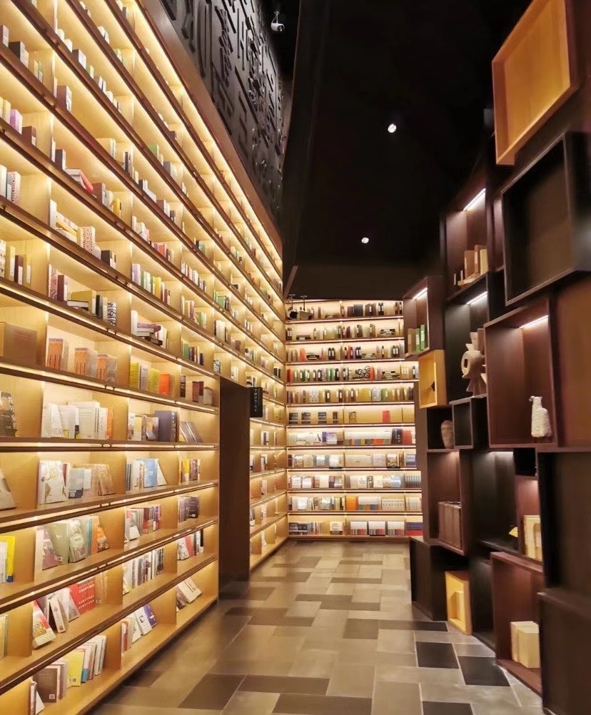 言几又郑州建业凯旋广场店