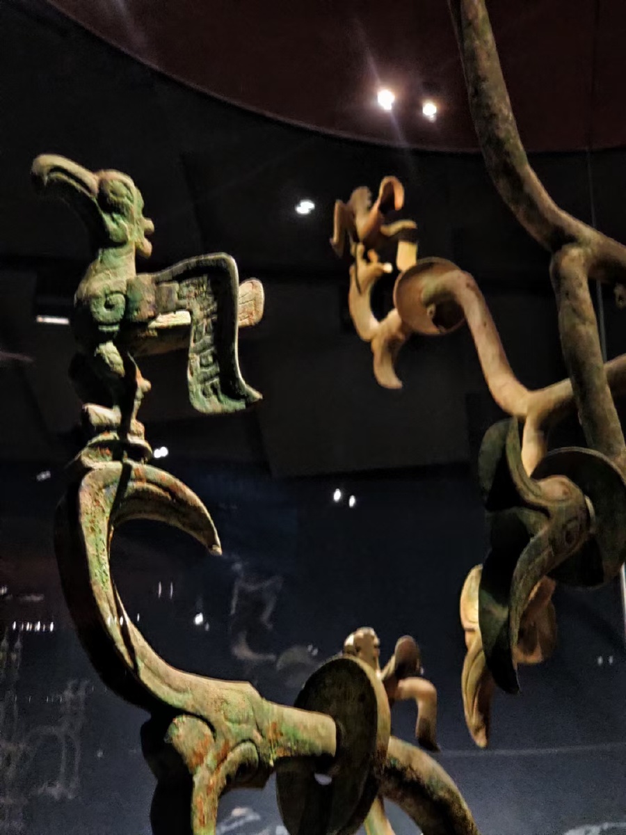 三星堆终章大立人黄金面具神树