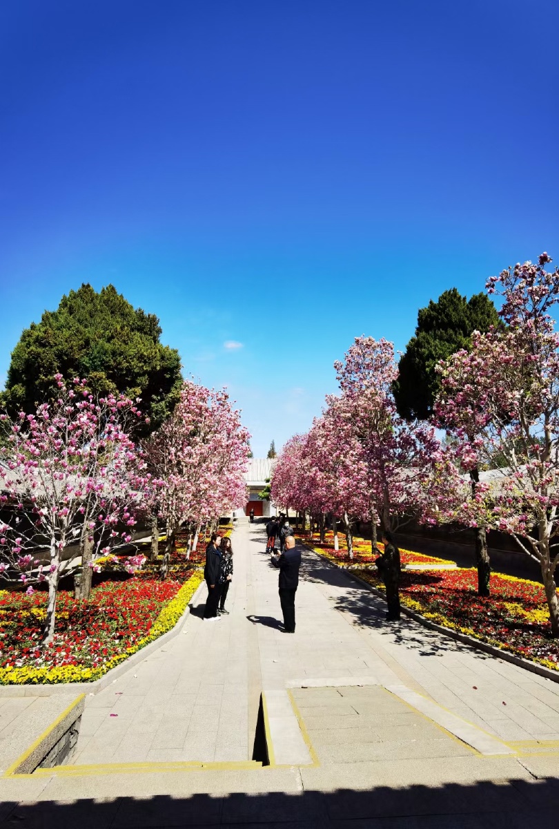 八宝山革命烈士公墓 - 北京古迹寻踪