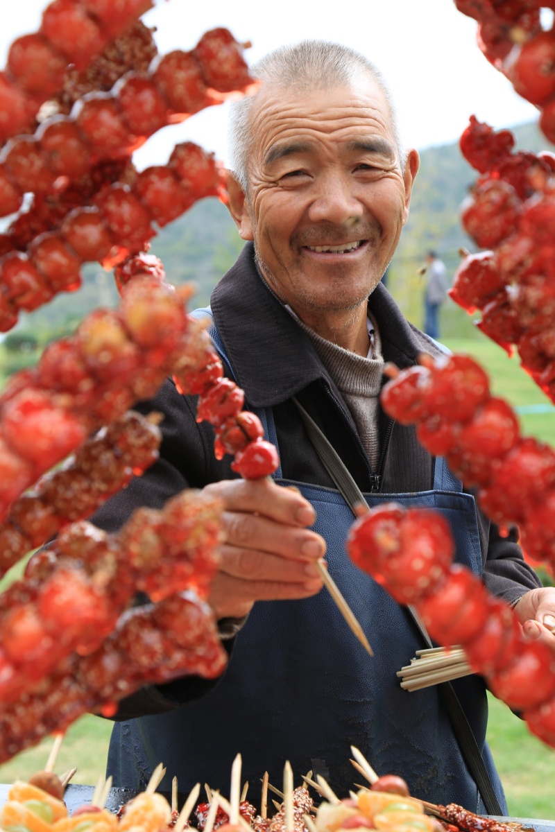 卖糖葫芦的老人