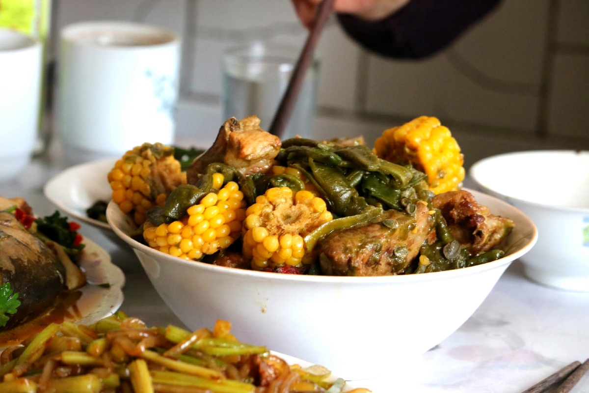 舌尖上团圆饭北方家人的真实情感。