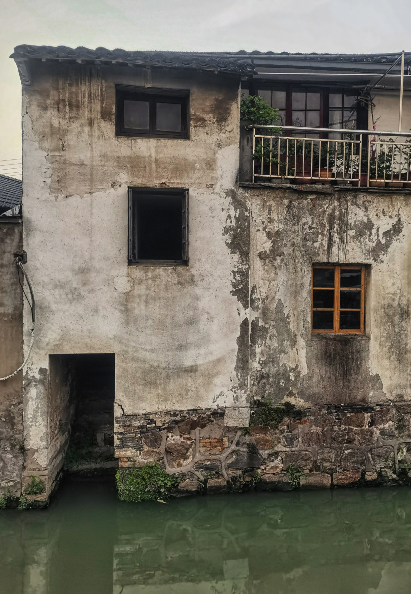 江南水乡的老房子小船可直接上楼