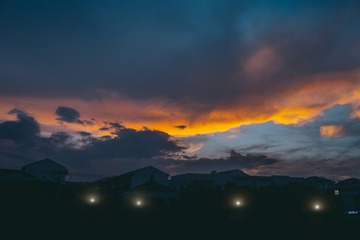 324677