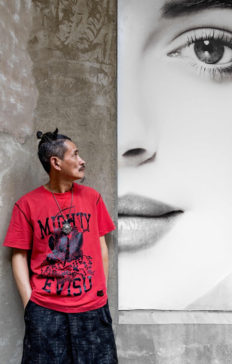 阿兆身边的摄影介生壹亦真亦假亦正亦邪亦喜亦悲