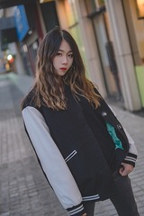 382806