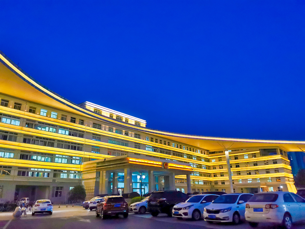 夜色下的政府大院 - 纆牁少年郎