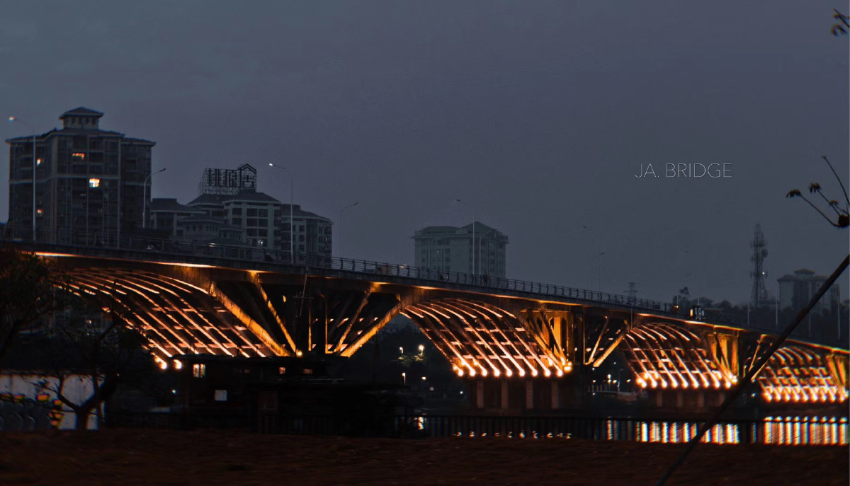 傍晚的井岸大桥灯光弥漫