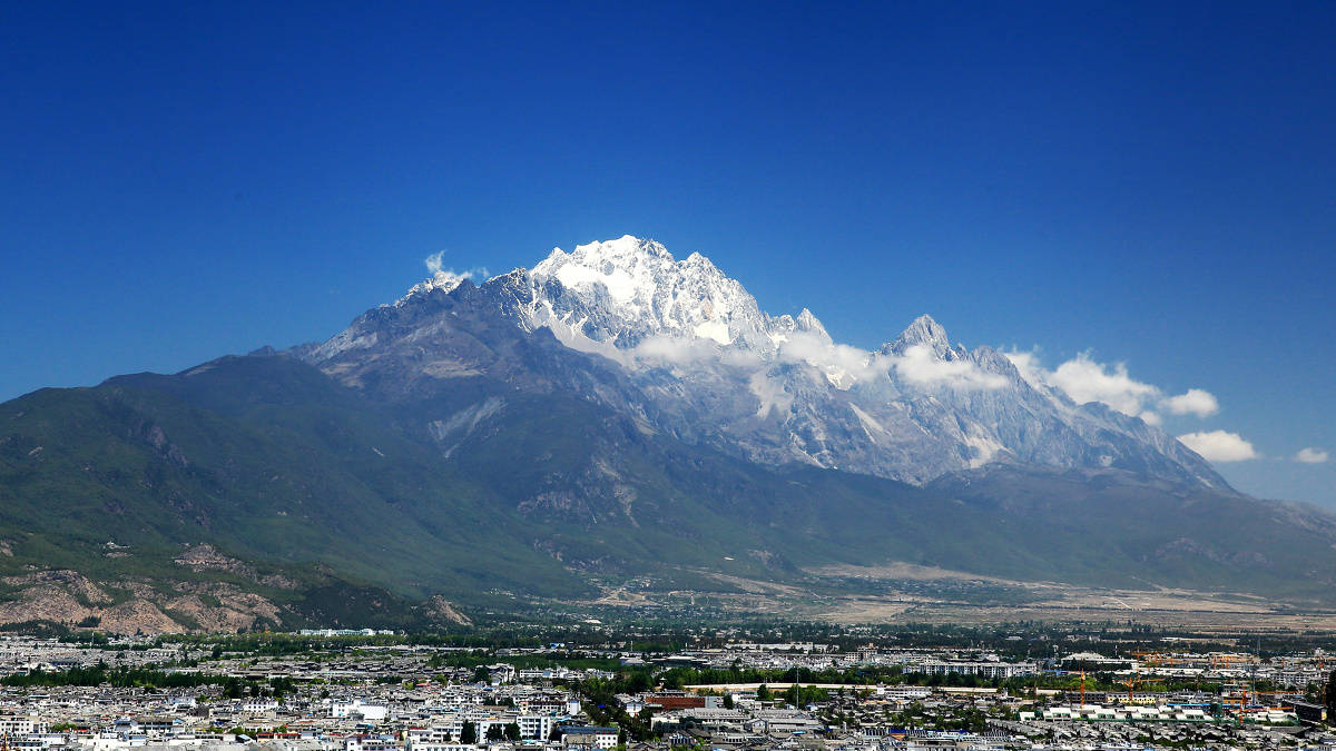 丽江远眺玉龙雪山