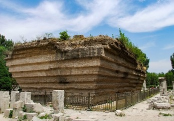 636985
