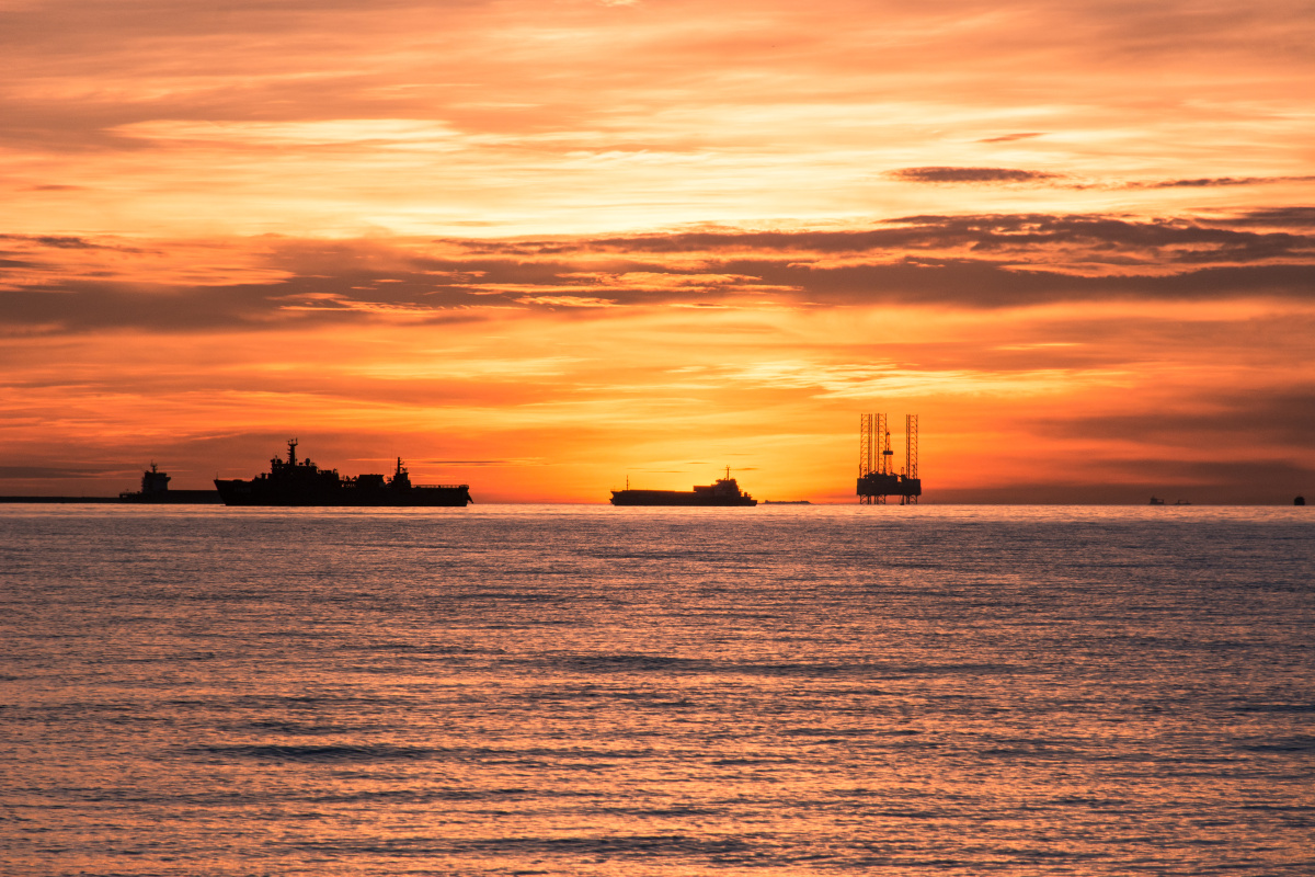 海日生残夜江春入旧年