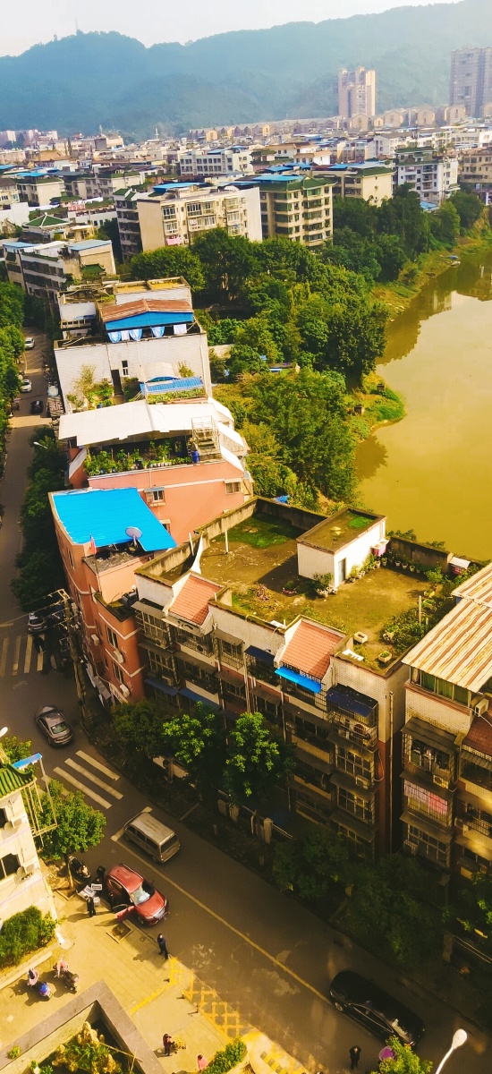 国家级卫生县城泸县县城依山傍水赖溪河马溪河两河环绕穿城而过天空中