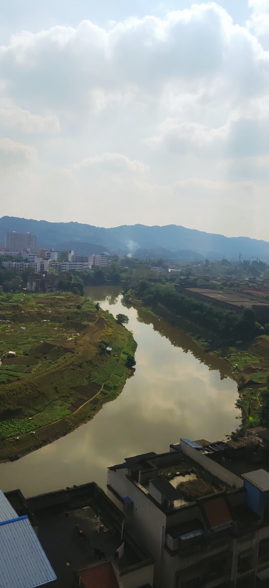 国家级卫生县城泸县县城依山傍水赖溪河马溪河两河环绕穿城而过天空中