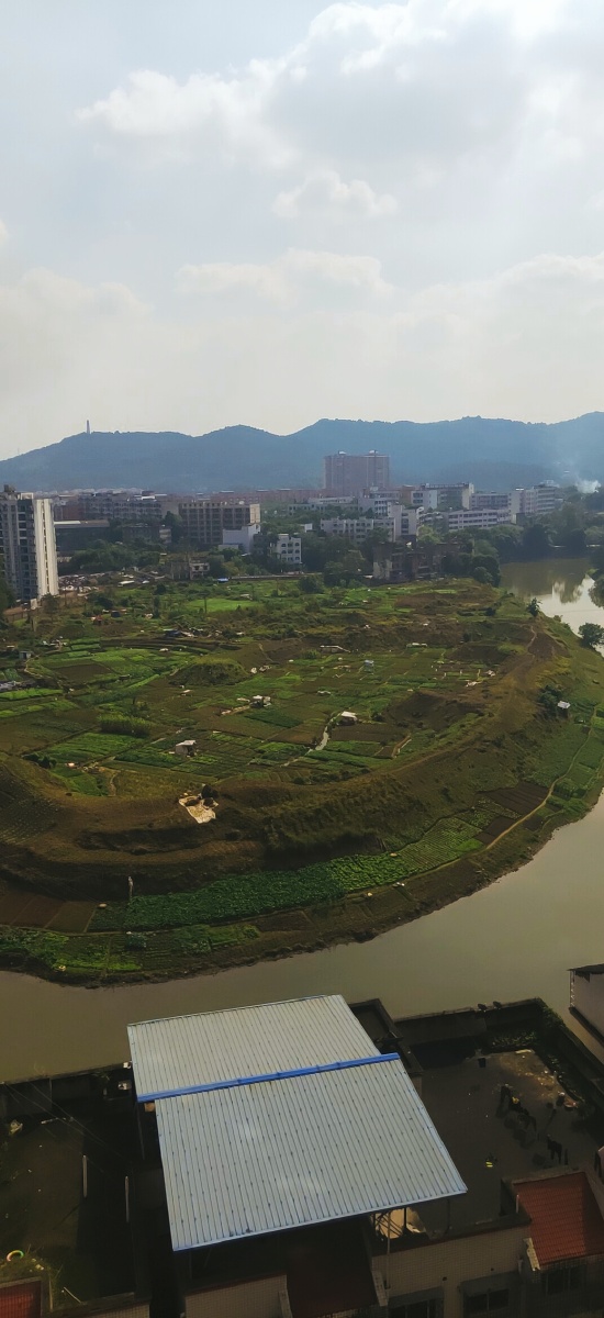 国家级卫生县城泸县县城依山傍水赖溪河马溪河两河环绕穿城而过天空中